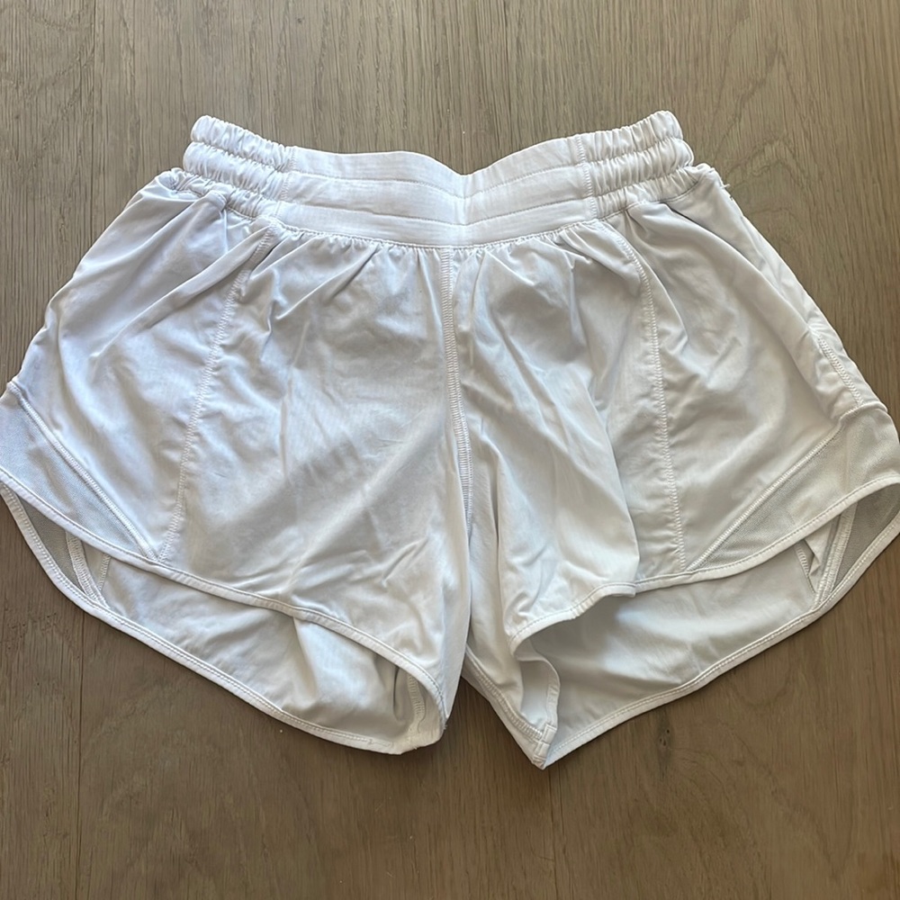 White lulu lemon running shorts 2.5 inch seam size 4